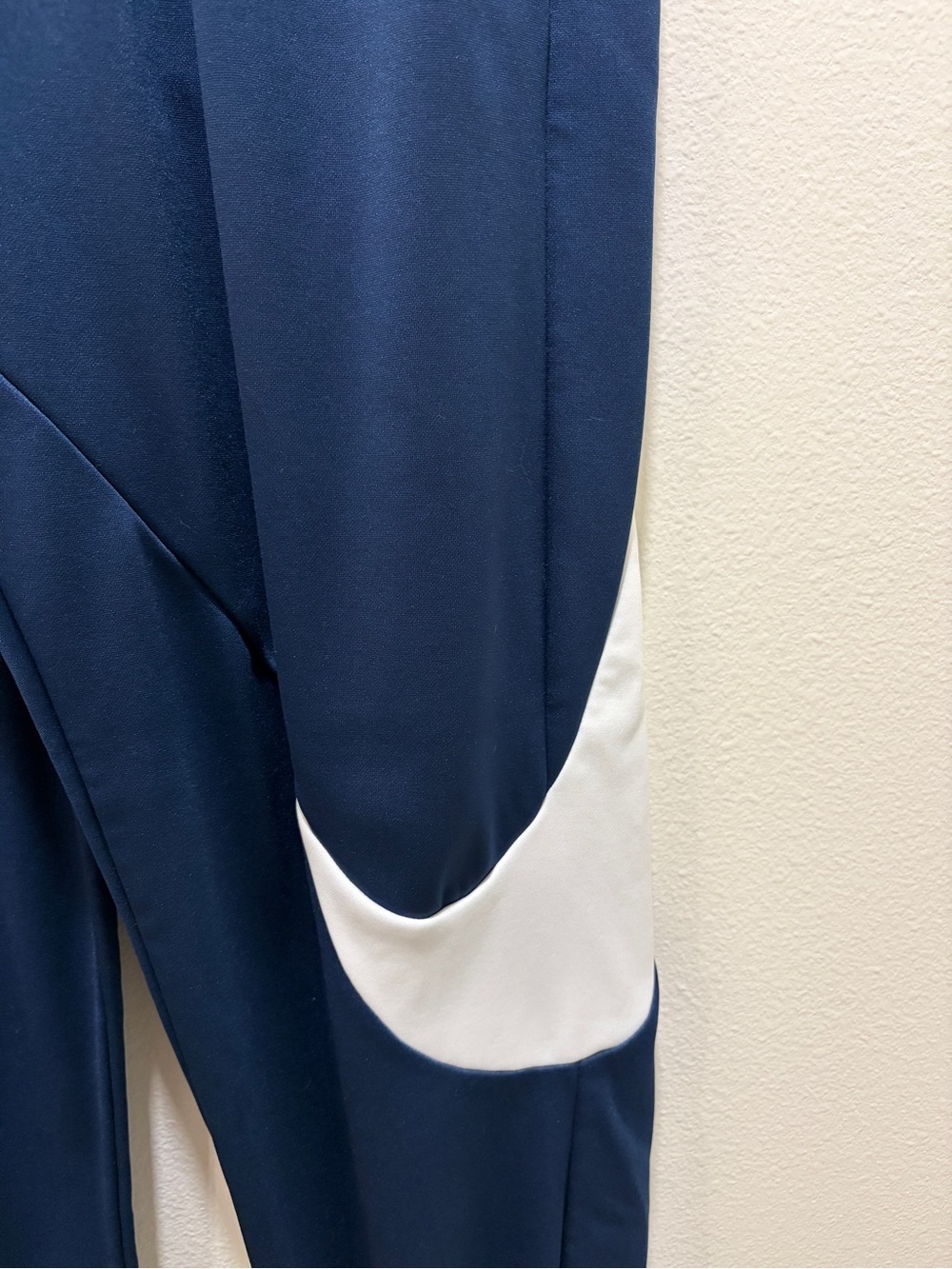 NIKE THERMA DRI FIT Basketball Pants - Picture 6 of 8
